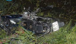 Ô tô đâm xe máy bay xuống ruộng, một người tử vong